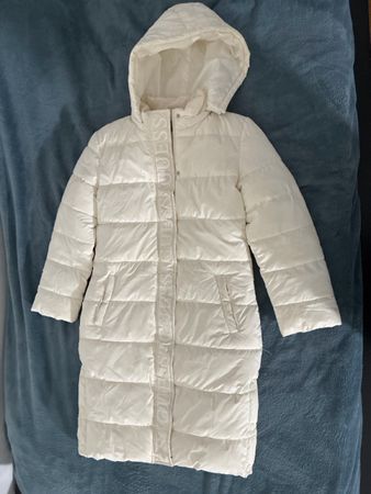 Weisse Pufferjacke Guess