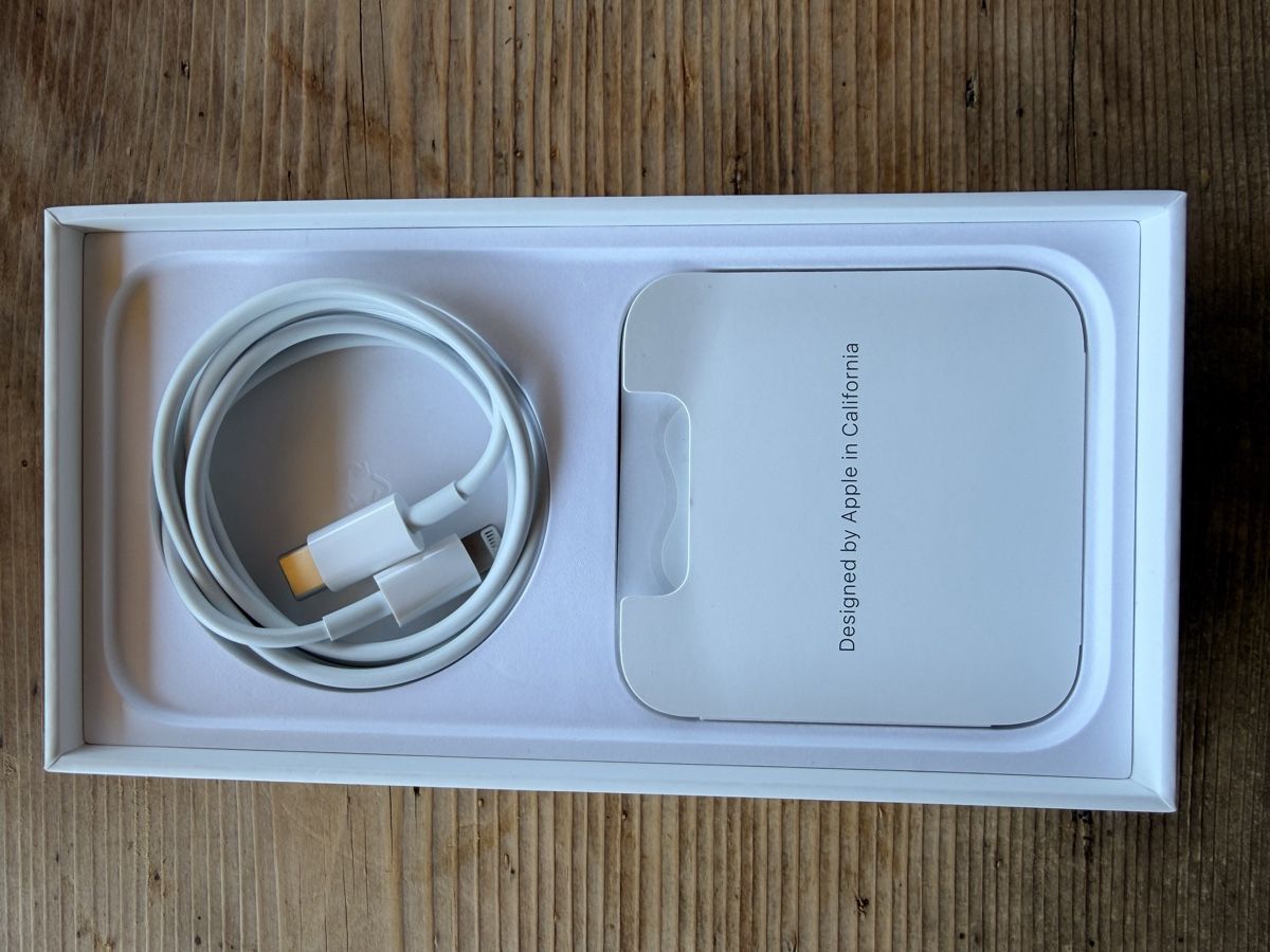 Apple Telefoni cellulari / Smartphones: iPhone 14 Pro, Space Black, 256GB – Usato da Klosters venduto da SNKRSNSTUFF 4