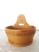 Holzgefäss mit Blumenmotiv