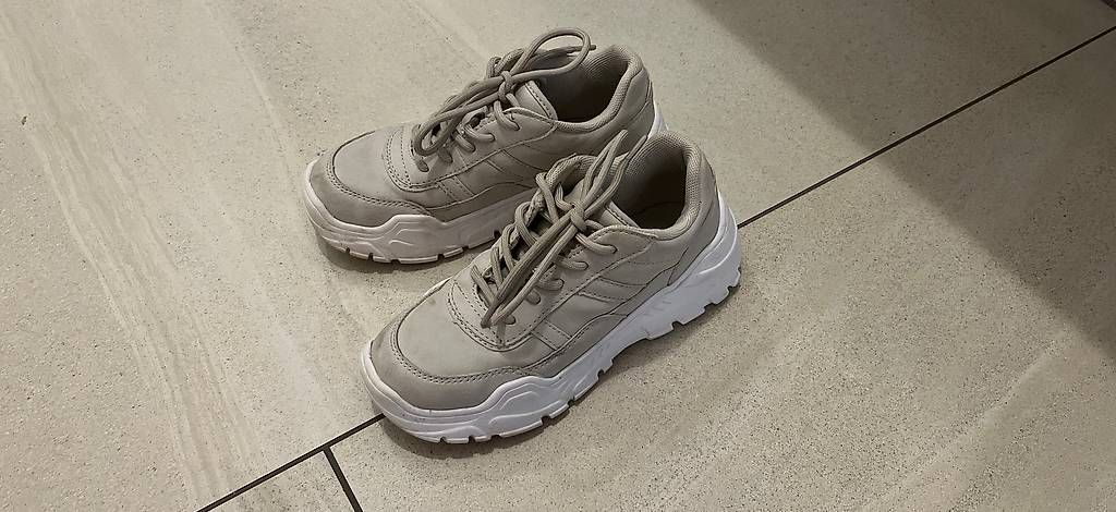 Scarpe per ragazze: Sneaker Sportschuhe Grösse 32 – Usato da Kastanienbaum venduto da pet_57dn