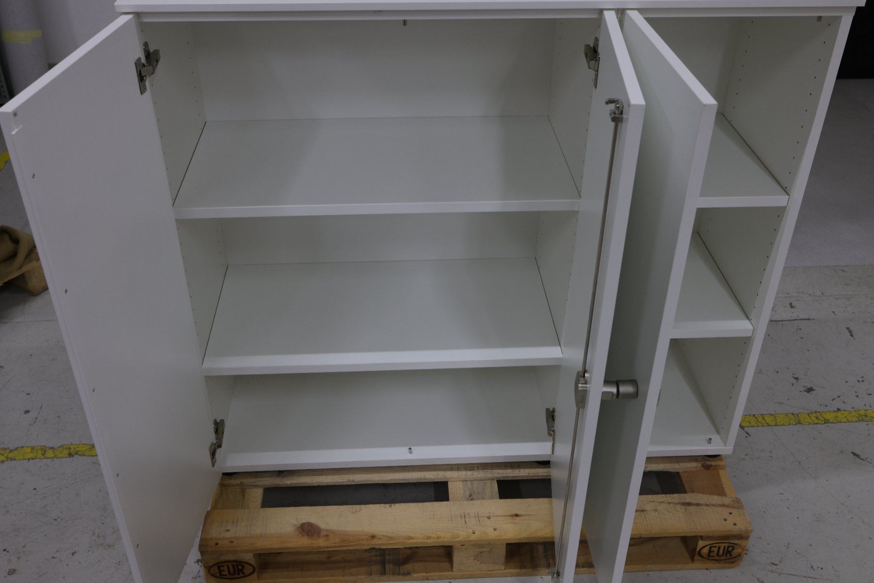 Schränke: Praktischer Büroschrank – Gebraucht aus Volketswil von brockipfannenstil 6
