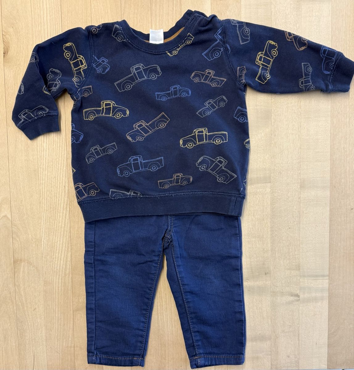 Maglioni & Felpe: Jeans mit passendem Pullover Grösse 80 – Usato da Lyss venduto da Sibella56