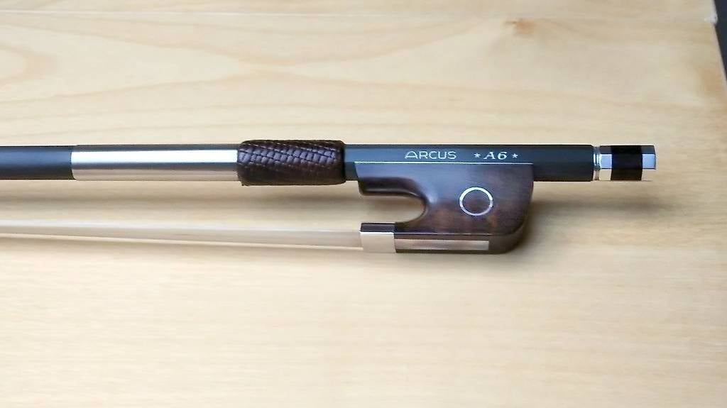 Strumenti musicali: Hochwertiger Geigenbogen / Violinbogen, 4/4 / Silber – Usato da Märstetten venduto da Jubal 1