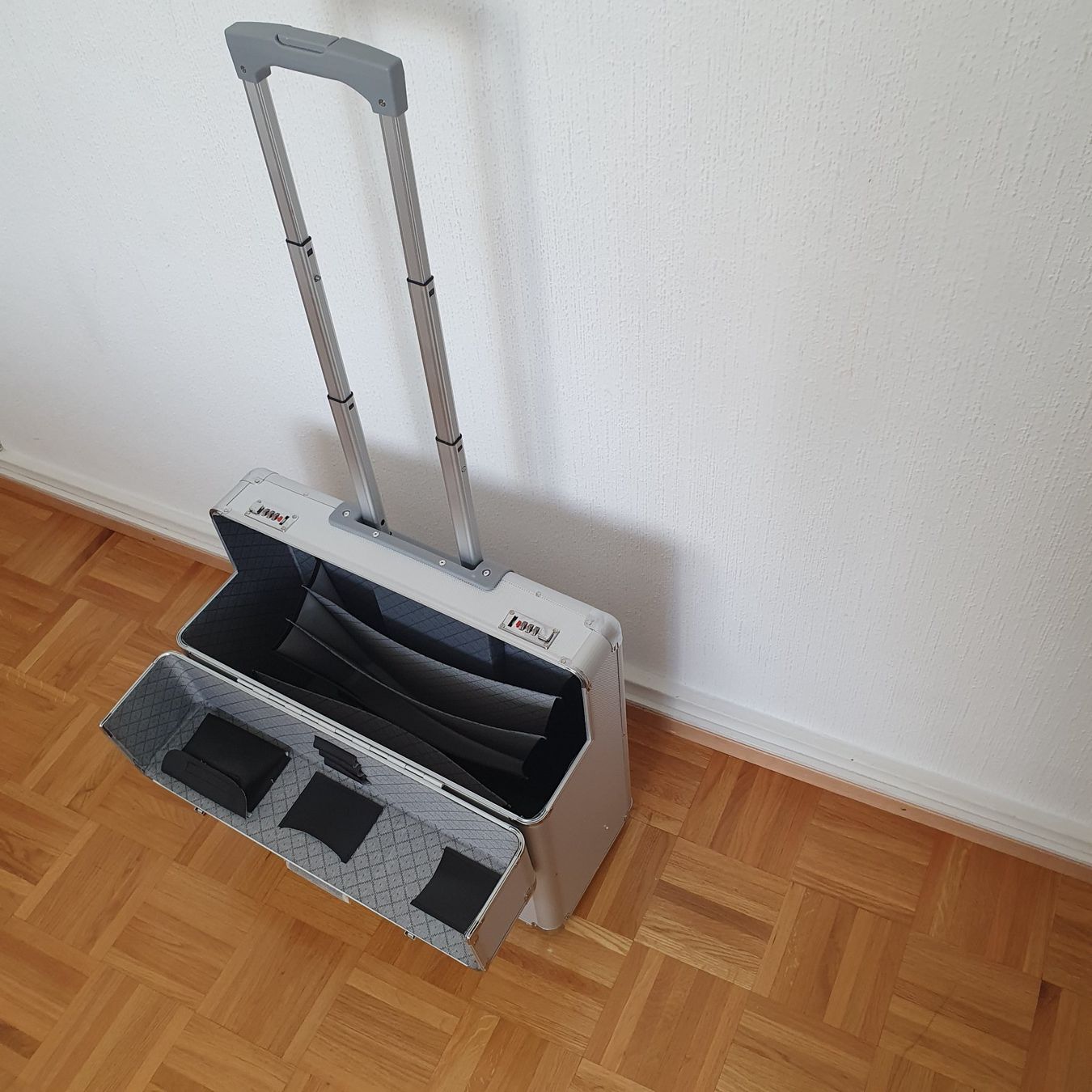 Valigie: Valise trolley élégante argenté, parfait état – Nuovo (secondo la descrizione) da Prilly venduto da RoDyRe