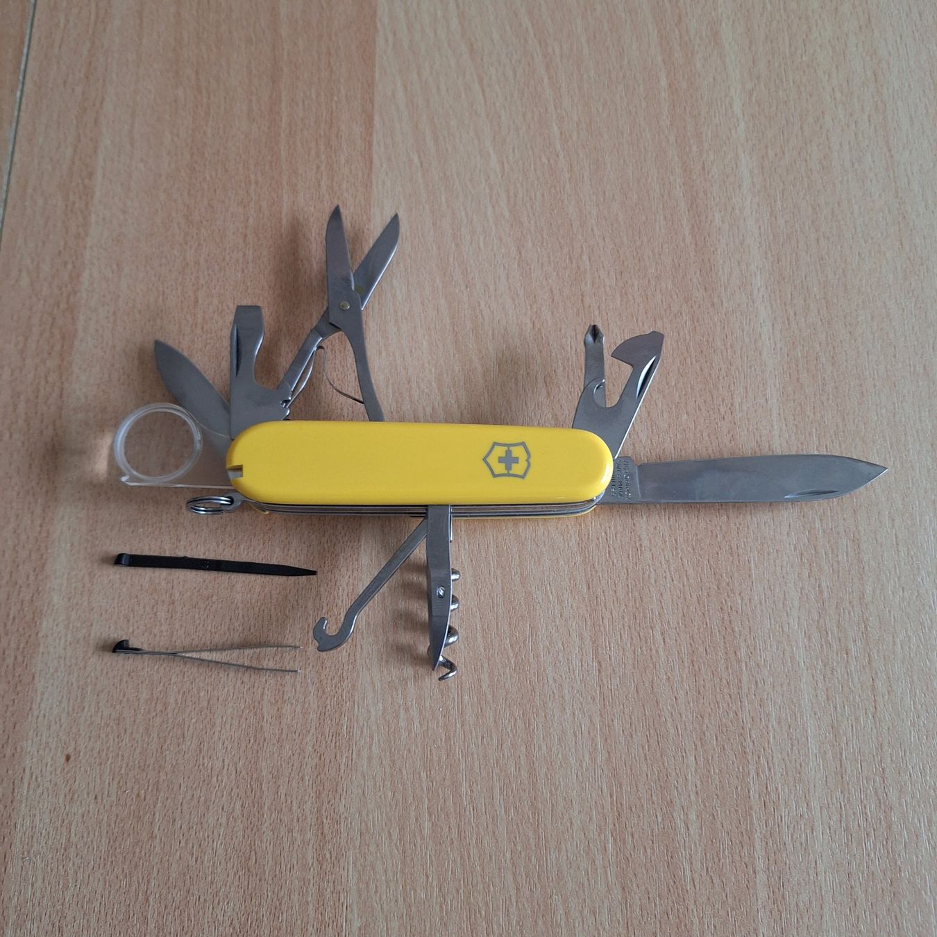 Victorinox Taschenmesser: Victorinox Explorer gelb, neu – Neu und originalverpackt aus Bülach von blackhawk21