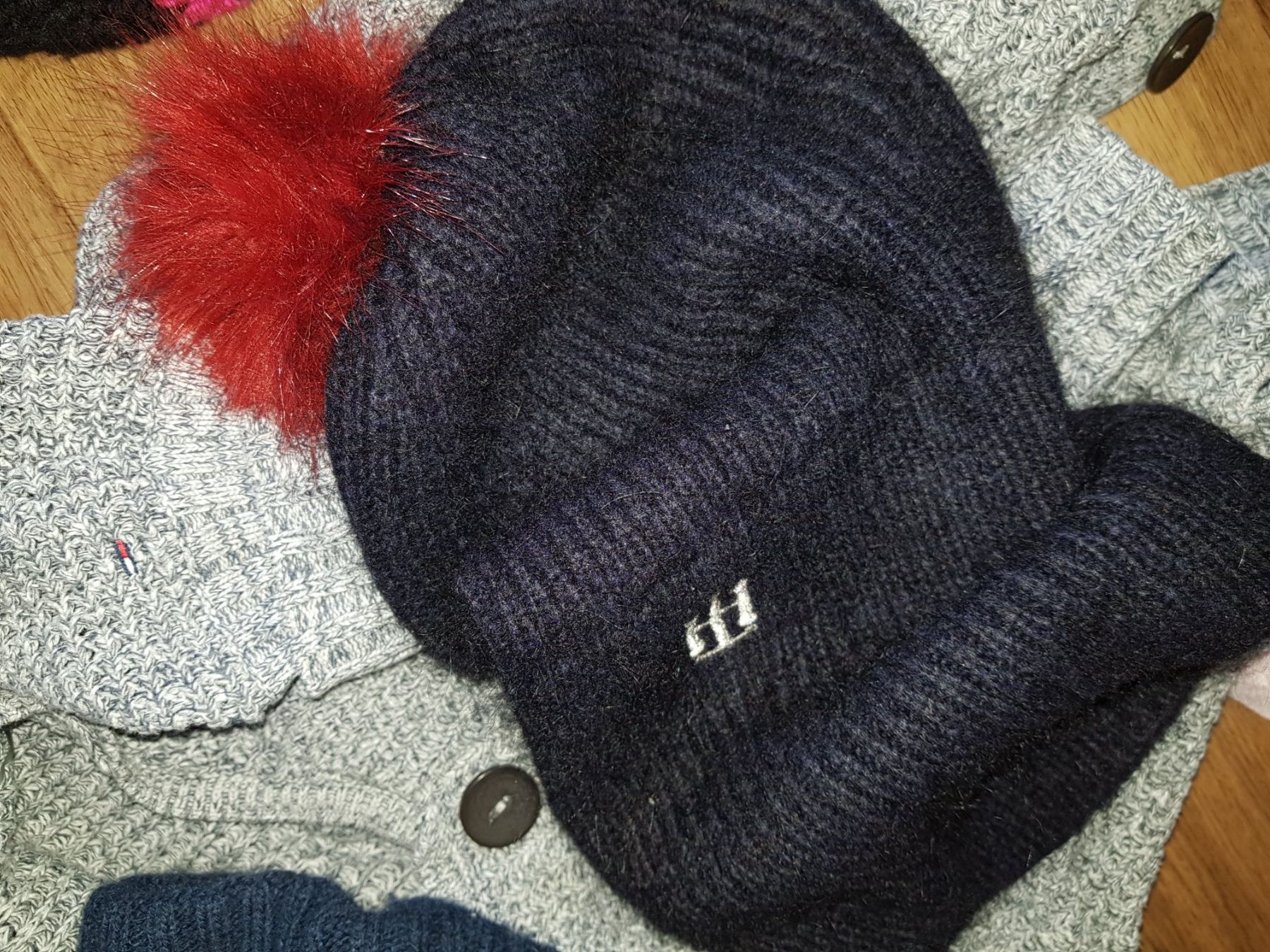 Tommy Hilfiger Lotti di vestiti: Ted Baker,TOMMY HILFIGER,  Bekl.Paket – Usato da Wetzikon ZH venduto da med_2y76 7