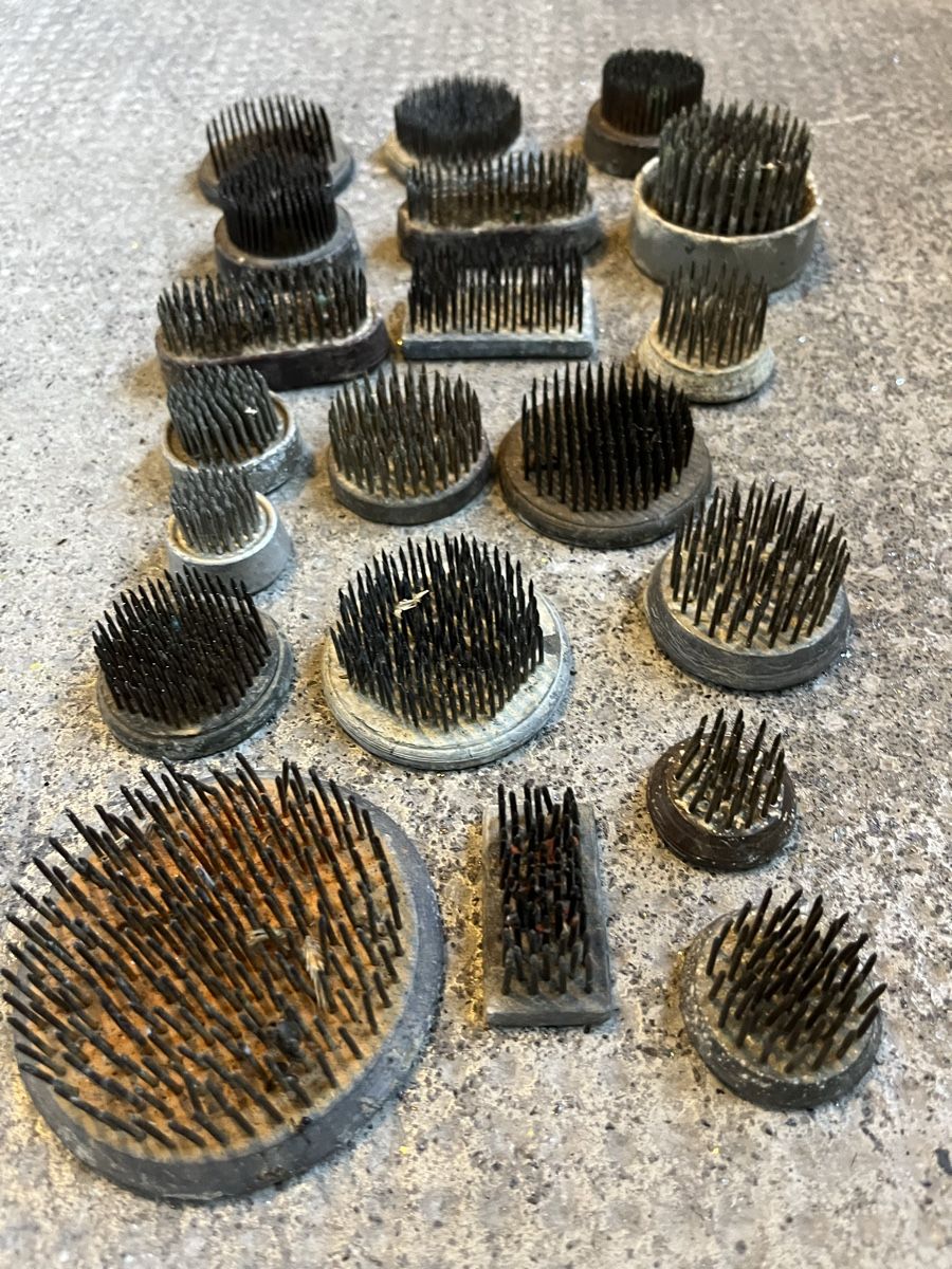 Sonstige Dekorationen & Accessoires: Antike Blumenstecker Blumenigel – Gebraucht aus Münchenstein von Sozial_Labor_Brocki