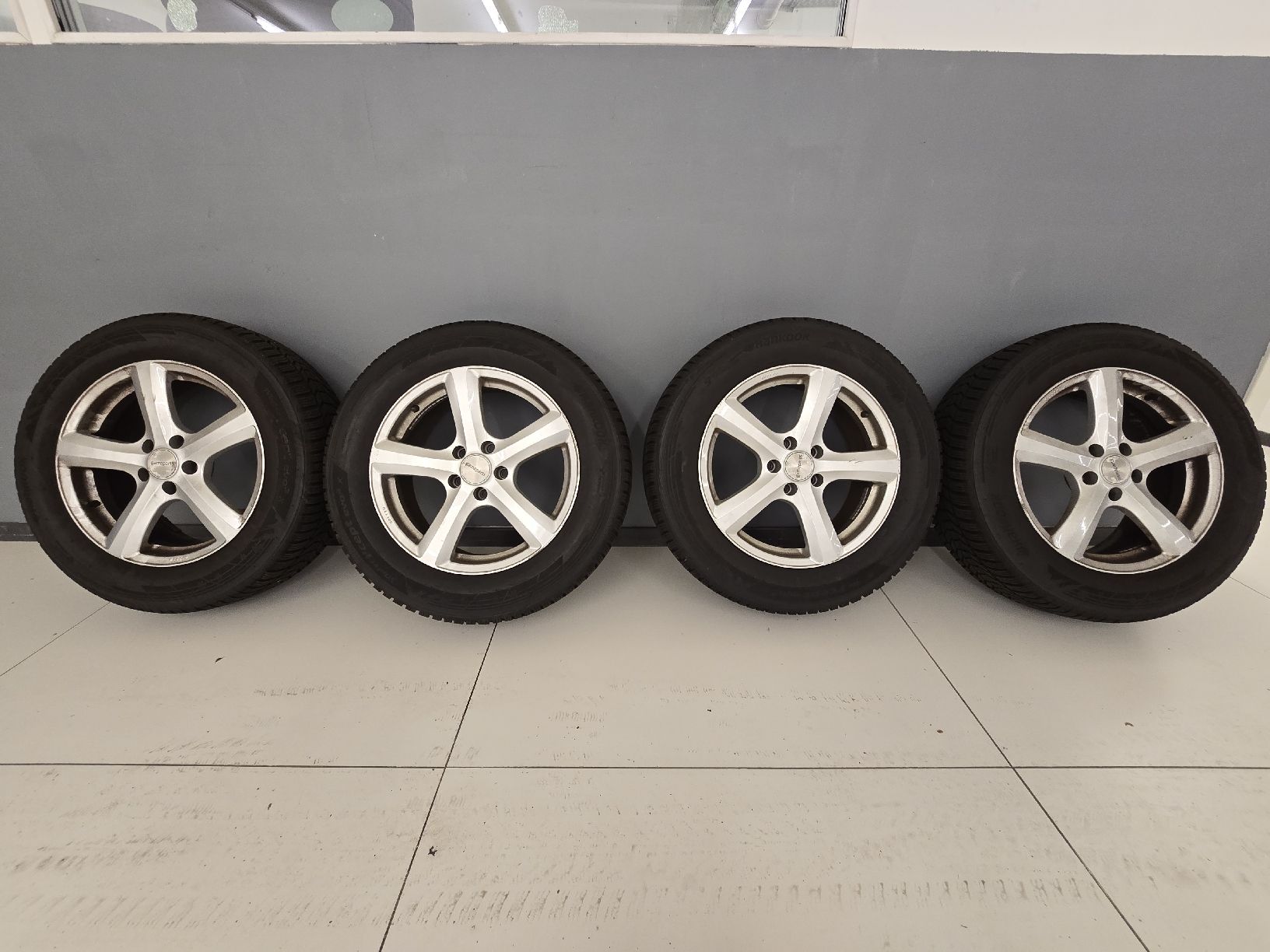 Pneus & Kompletträder: Roues Hiver 17" VW Tiguan – Gebraucht aus Rolle von Challenge13