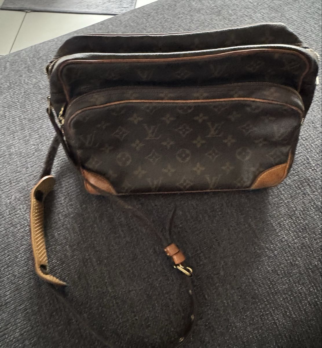 Louis Vuitton Borse: LV Umhängetasche – Usato da Würenlos venduto da Ndingo