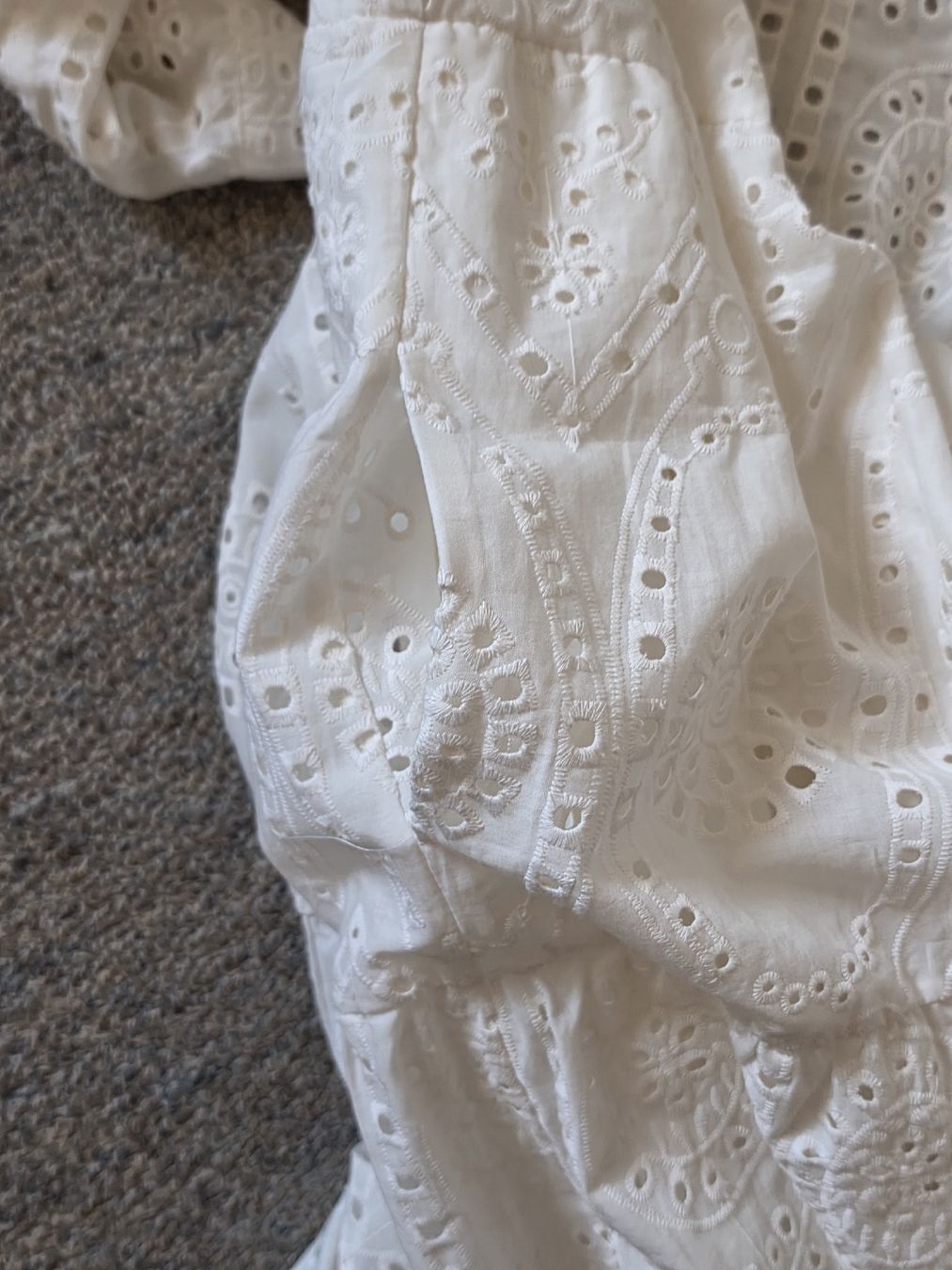 Robes: WHITE LABEL SPITZENKLEID GR.36 ECRU – D'occasion à Adlikon par jahr01 7