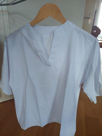 schlichte, schöne, weisse Bluse, Gr. M, neu