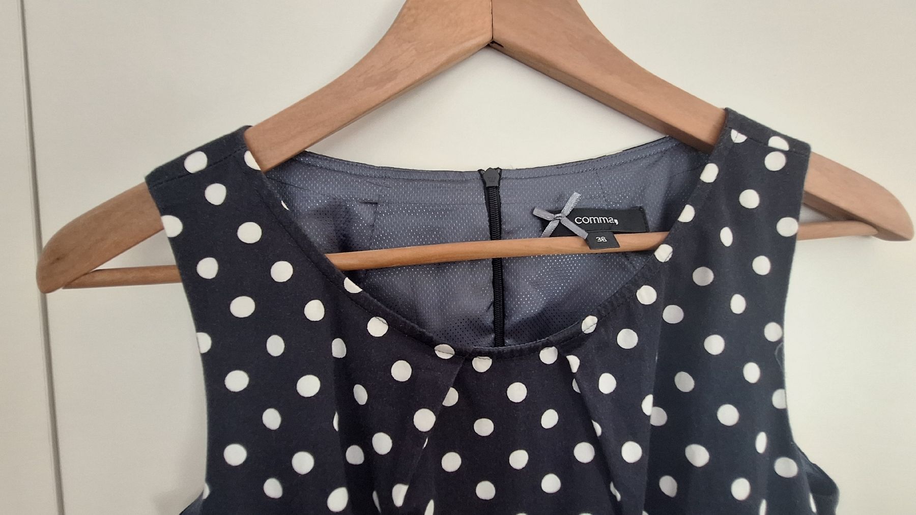 Kleider: Kleid Comma, Grösse 36, Marineblau mit Punkten, Top Zustand! – Gebraucht aus Oberkulm von kar_jgx9 1