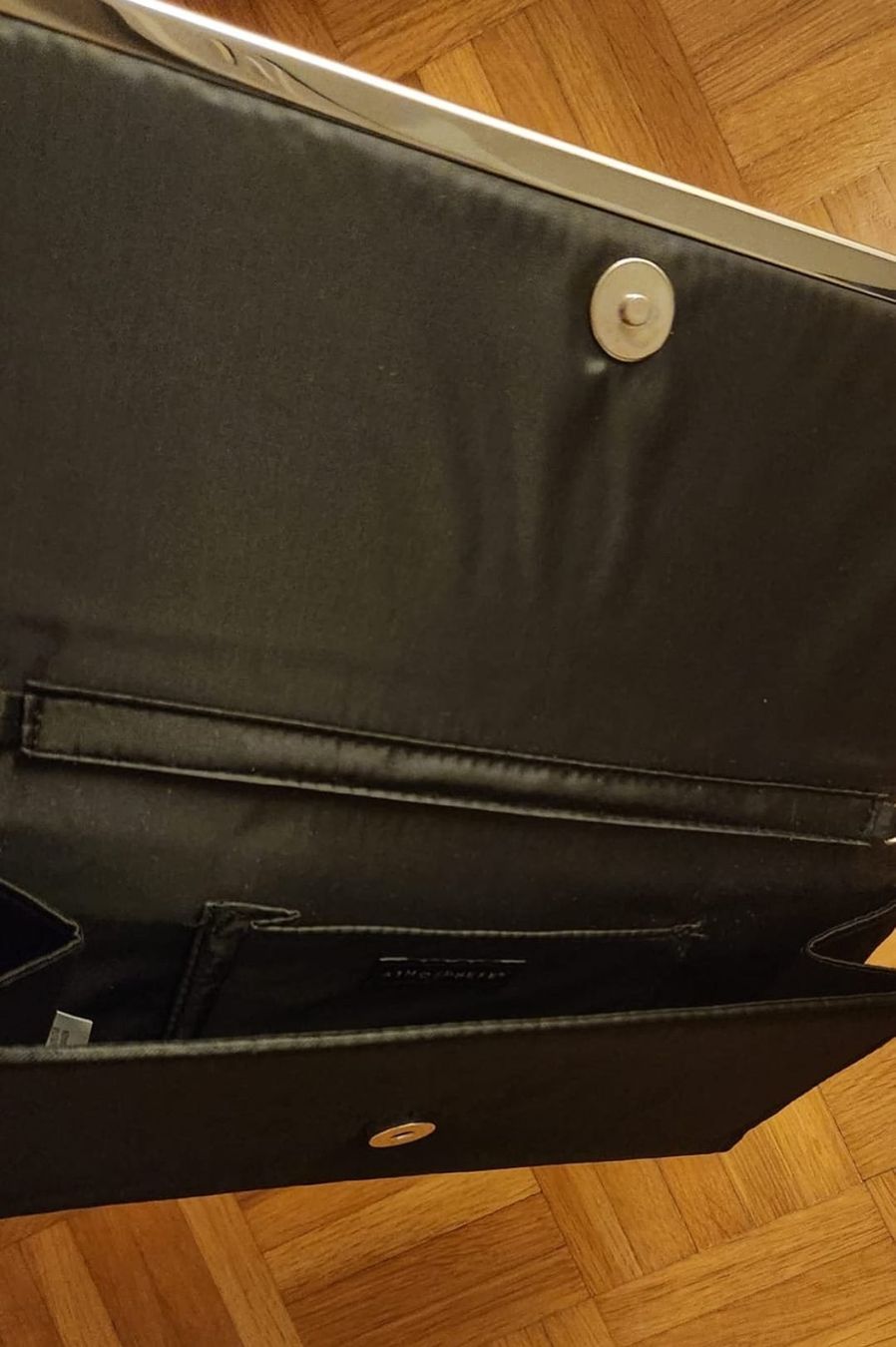 Taschen für Damen: Elegante Abendtasche schwarz mit silberner Kette – Gebraucht aus Zürich von syl_bhd2 1