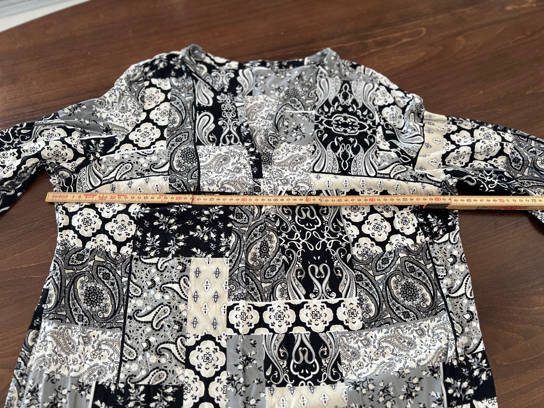 Kleider: Kleid Patchwork -Viskose- Gr. 44 neuwertig – Gebraucht aus Ebmatingen von Mistelu 2