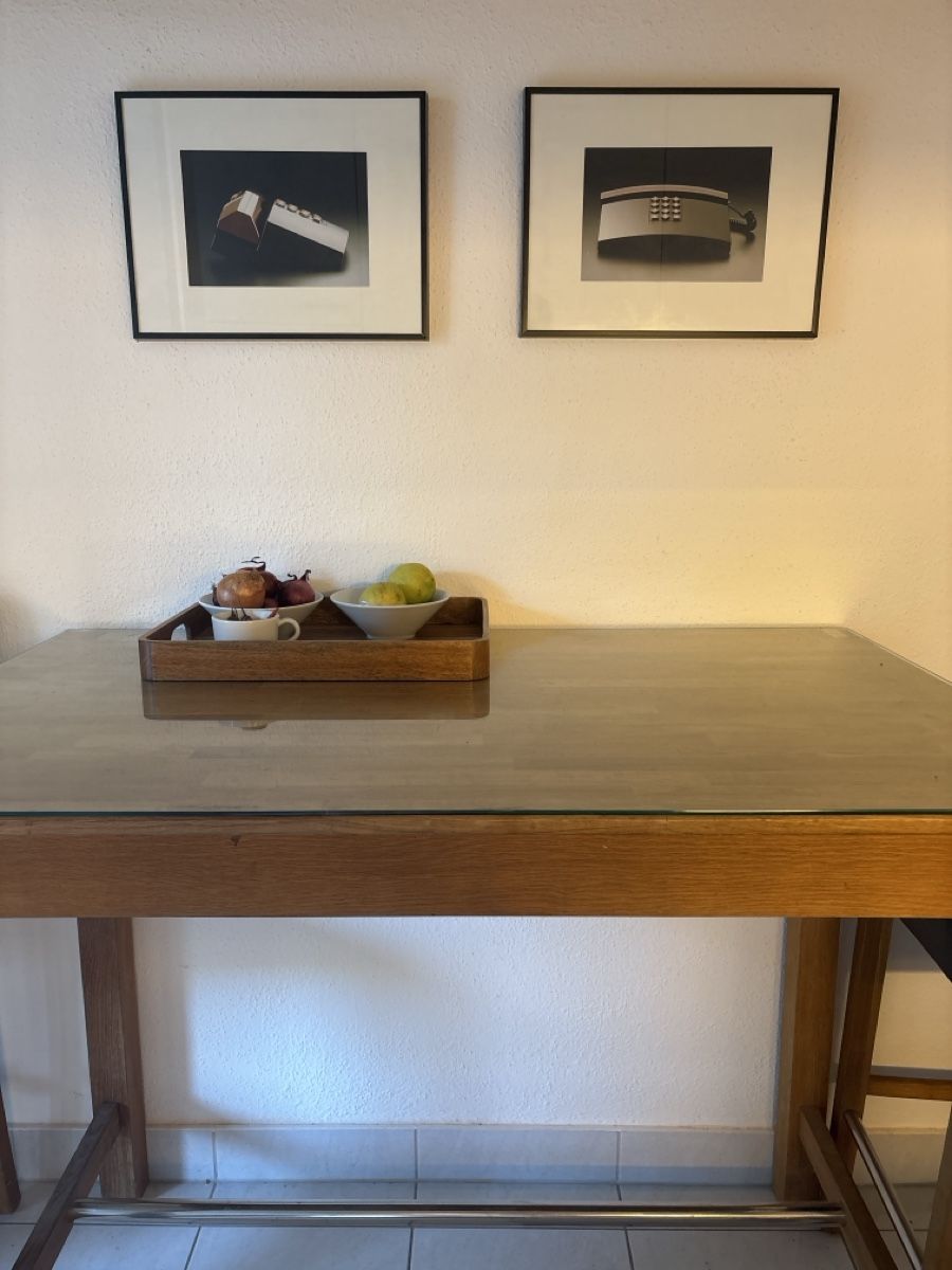 Tavoli: Bartisch Holz mit Glasplatte – Usato da Zürich venduto da moi_5tvs 1