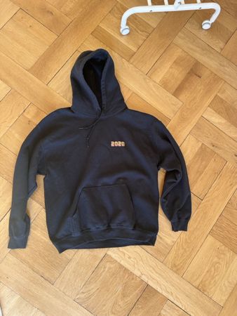Pullover schwarz mit Aufdruck 2020 Grösse M-L