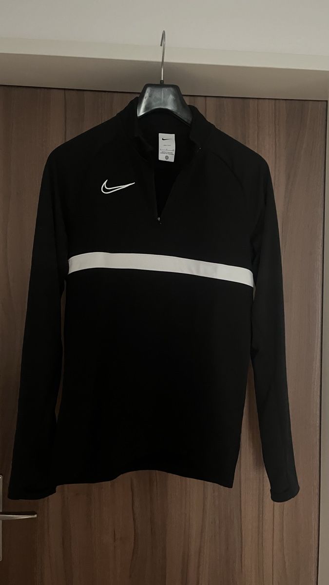 Nike Leibchen & Hosen: Langarm-Shirt Fussball Nike – Neu (gemäss Beschreibung) aus Bäch SZ von giusi210 1