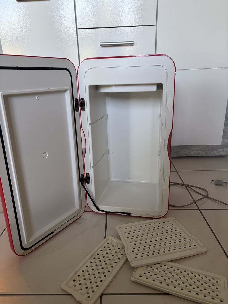 Réfrigérateurs: Mini-Kühlschrank rot Retro  – D'occasion à Frick par Lipstik 1