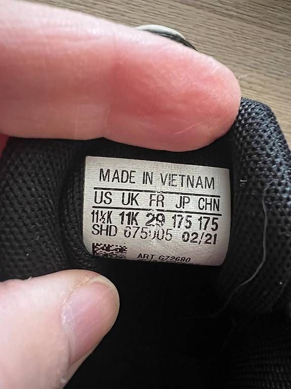 Scarpe per ragazzi: Turnschuhe Adidas Grösse 29 – Usato da Zofingen venduto da vLo_ur 2