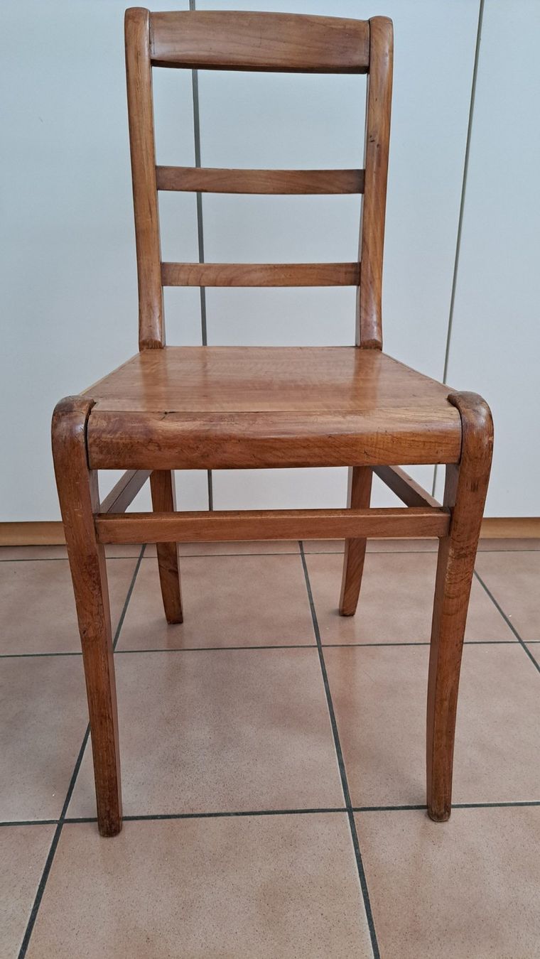 Sedie: Belle chaise antique, utilitaire et décorative – Usato da Neuchâtel venduto da Forestmanz