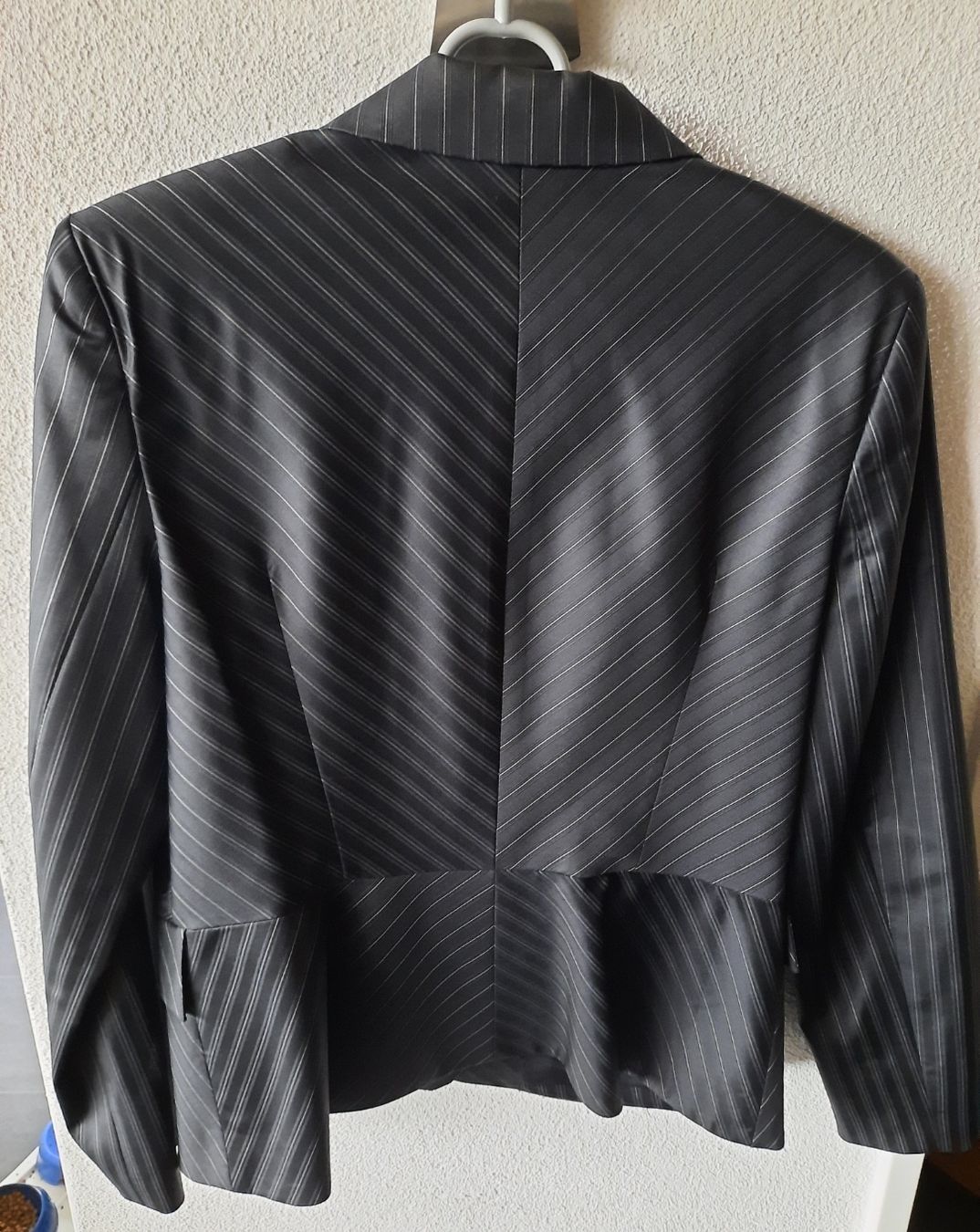 Vestes: schwarzer Blazer mit feinen Streifen – Neuf (Voir description) à Flaach par ker_6ml7 3