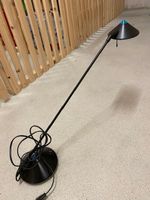 Designerlampe Schwarz, langer Arm, Kegelschirm
