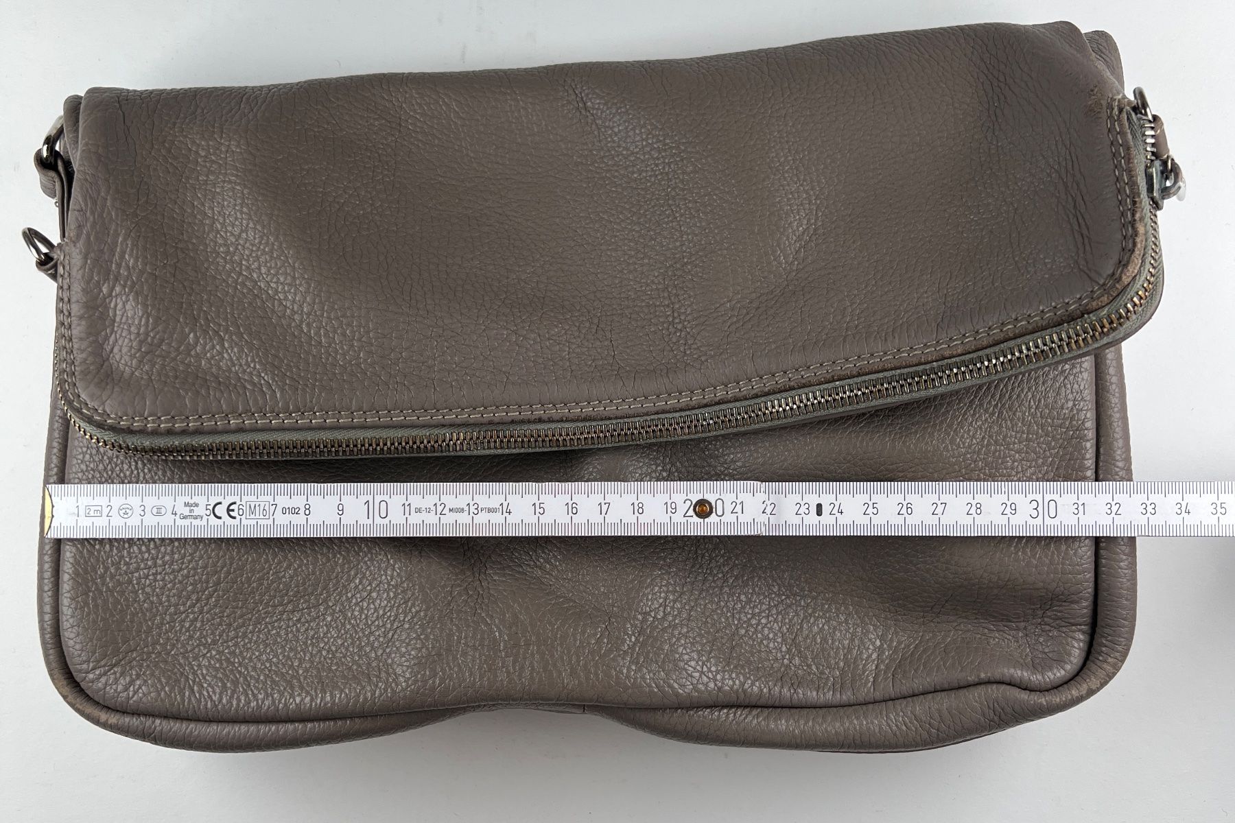 Kleinbasel Taschen für Damen: kleinbasel by Tanja Klein Tasche Mezza grau – Gebraucht aus Basel von gletscher69 6