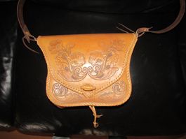 Sac à main vintage en cuir véritable, motif floral.