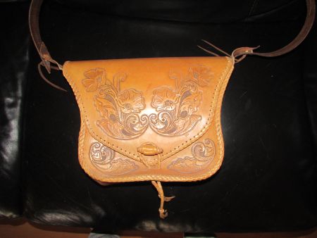 Sac à main vintage en cuir véritable, motif floral.