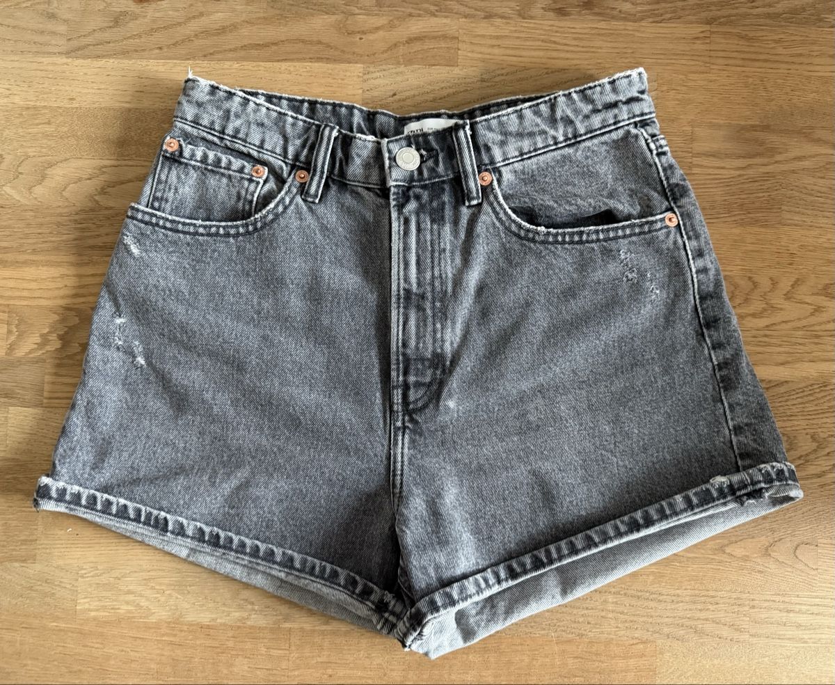 Zara Jeans: Jeansshorts, Zara, Grösse 38 – D'occasion à Anglikon par Haraldinho