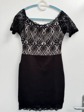 Schickes Spitzenkleid, Grösse S, perfekt für den Sommer!
