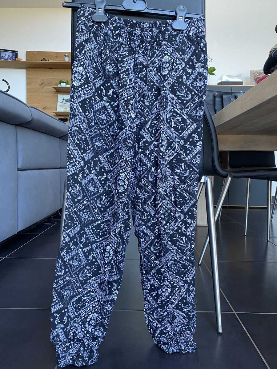 H&M Pantaloni: Pantalon léger noir et blanc H&M Divided – Usato da Mathod venduto da Alice977 1