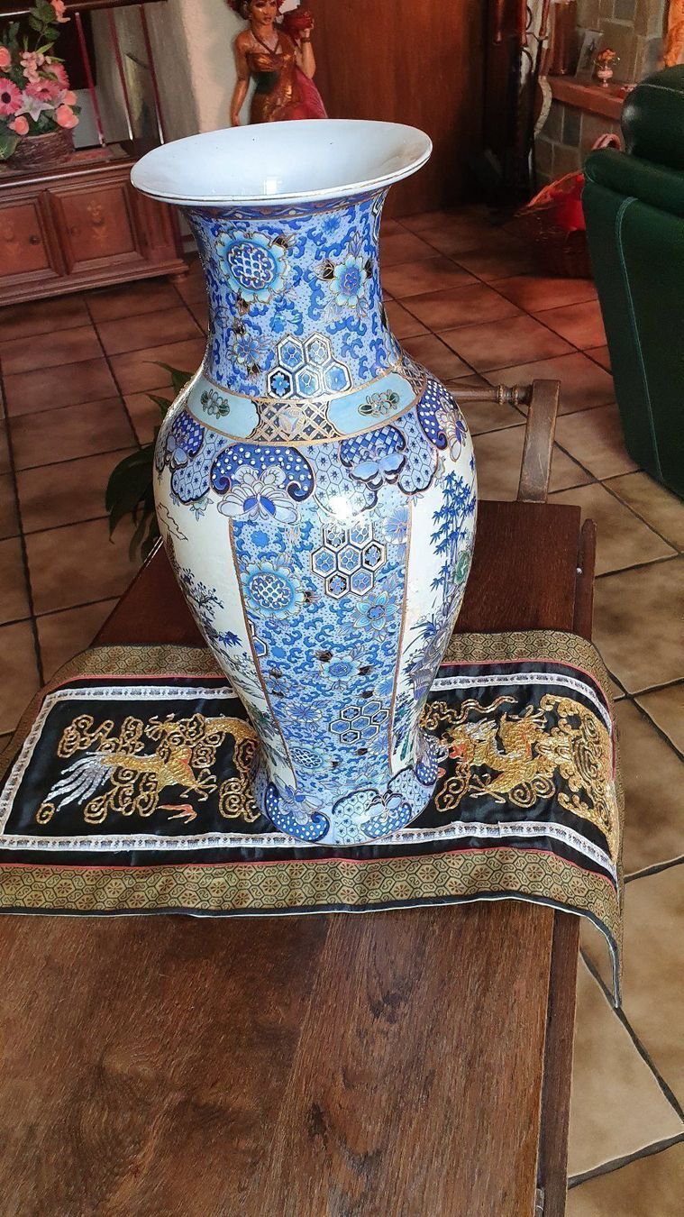 Vasi & Recipienti: vase chinois haut. 45cm. décor en relief – Usato da La Chaux-de-Fonds venduto da 4929 1