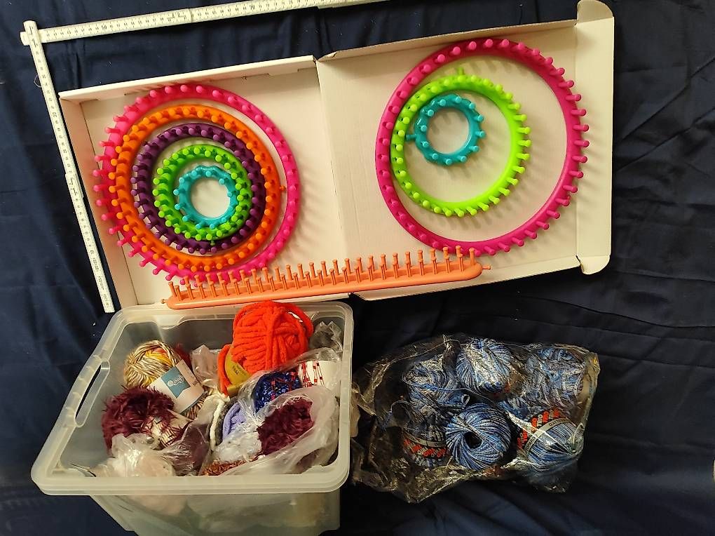 Lana: Handarbeits-Set: 10 Strickringe und viel Wolle – Usato da Frick venduto da fendiartax
