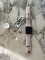 Apple Watch Series 4 / rose gold inkl Ladekabel gebraucht