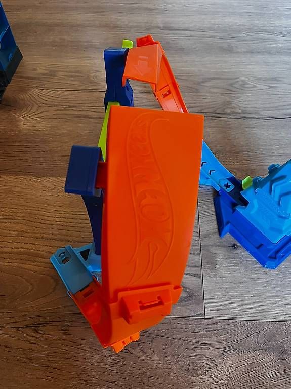 Spielzeuge: Hot Wheels Bahn – Gebraucht aus Kaiseraugst von jul_fm8q 1