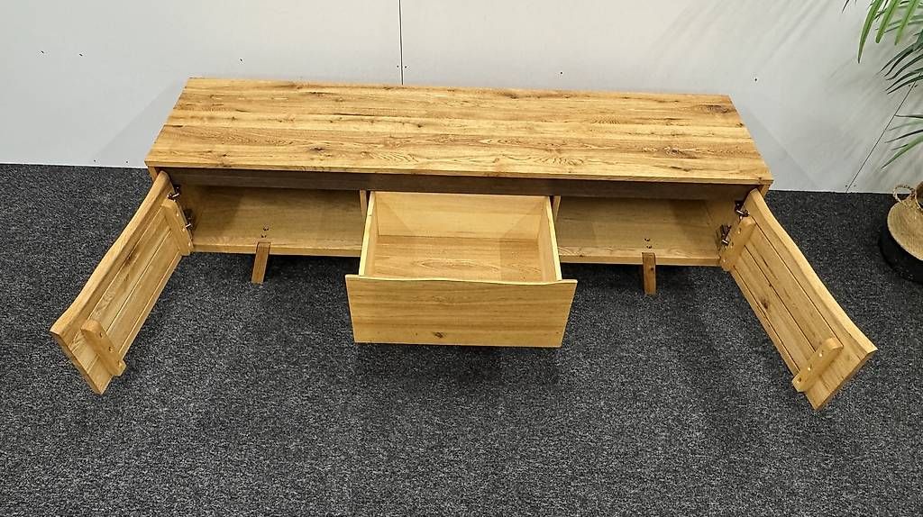 TV Möbel: Sideboard / TV-Lowboard Wildeiche massiv 180 cm – Gebraucht aus Münchenbuchsee von Mekran 2