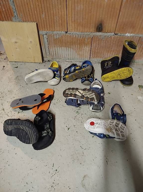 Schuhe für Jungen: Kinderschuhe Grösse 27 – Gebraucht aus Bätterkinden von sch_s6nb 1
