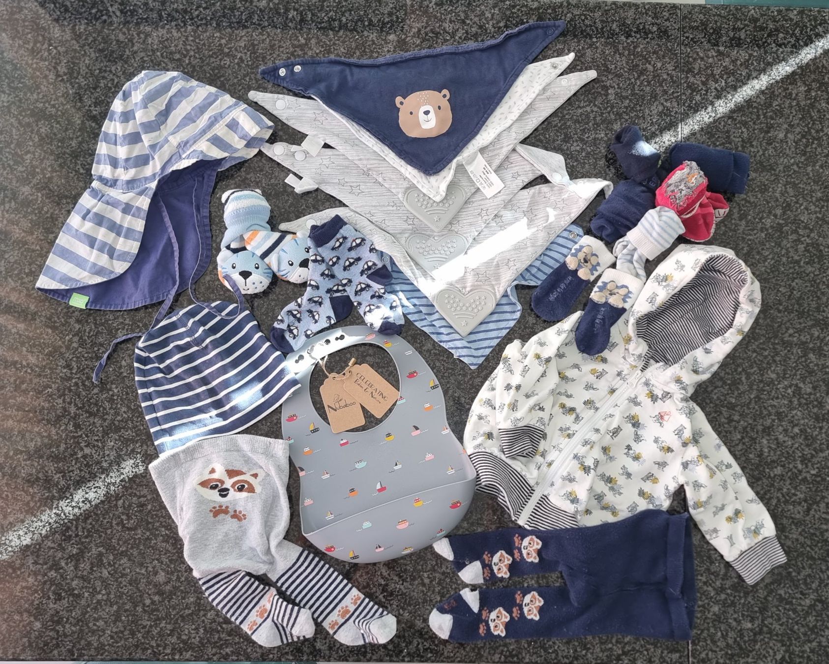 Lotti & Set di vestiti: Baby Kleiderpaket Grösse 60/67 – Usato da Gwatt (Thun) venduto da fidibus87