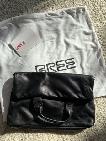 Bree Clutch Leder schwarz guter Zustand