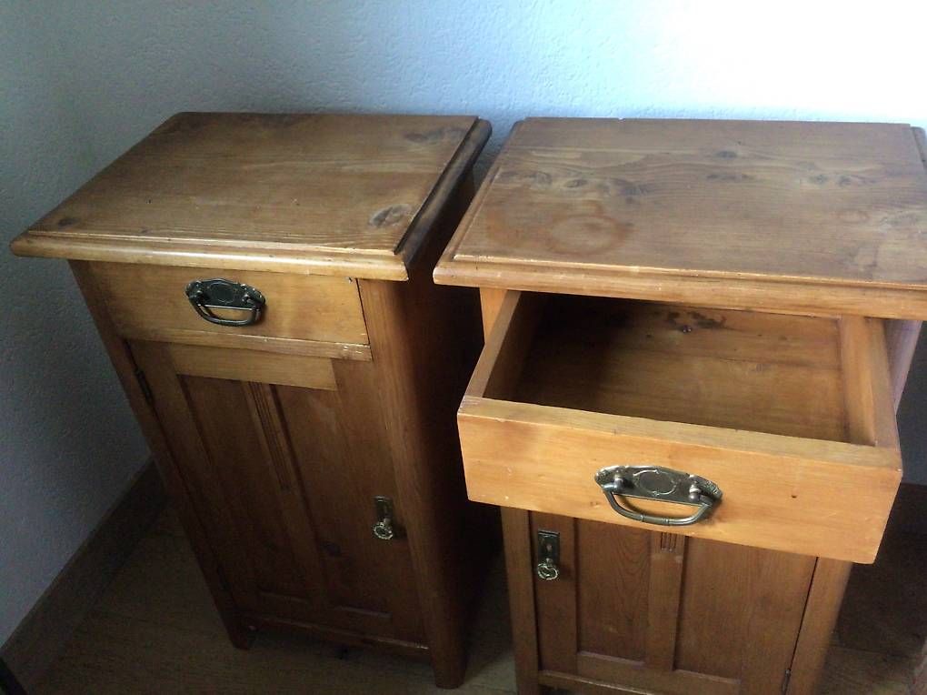 Tables de nuit: 2 alte Nachttische  – D'occasion à Termen par viva63 2