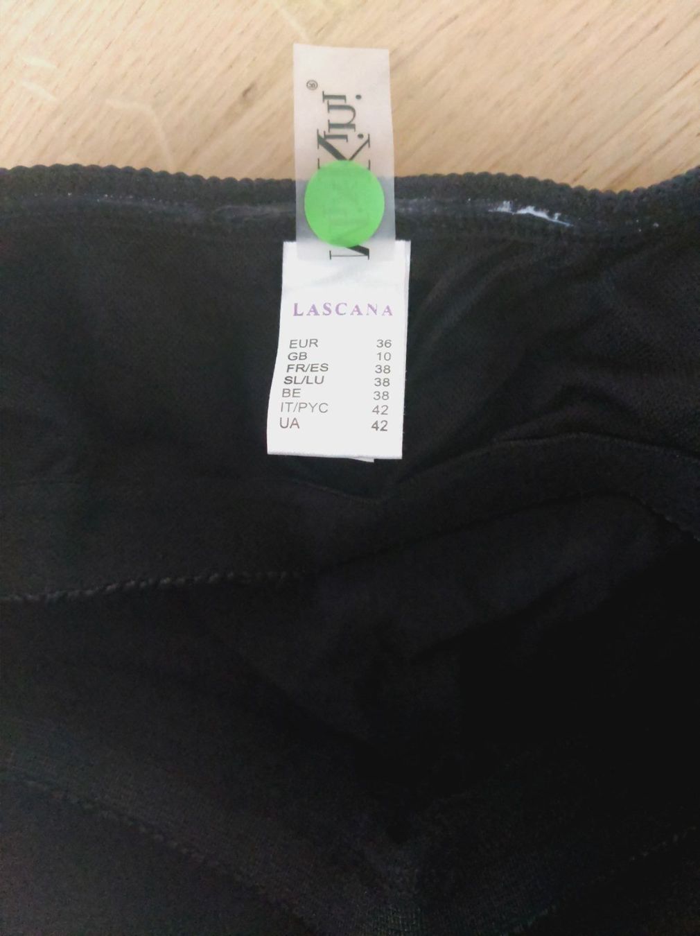 Lascana Costumi da bagno & Bikini: Tankini Oberteil – Usato da Salenstein venduto da Silly...0 4