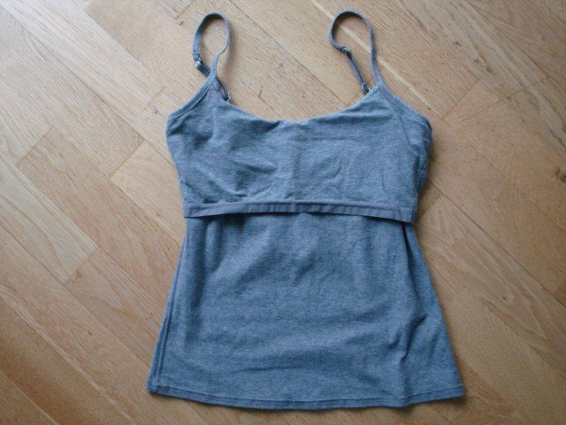 Tops: 2 graue tops gr. XS-S – Gebraucht aus Uetikon am See von Eijalina 2