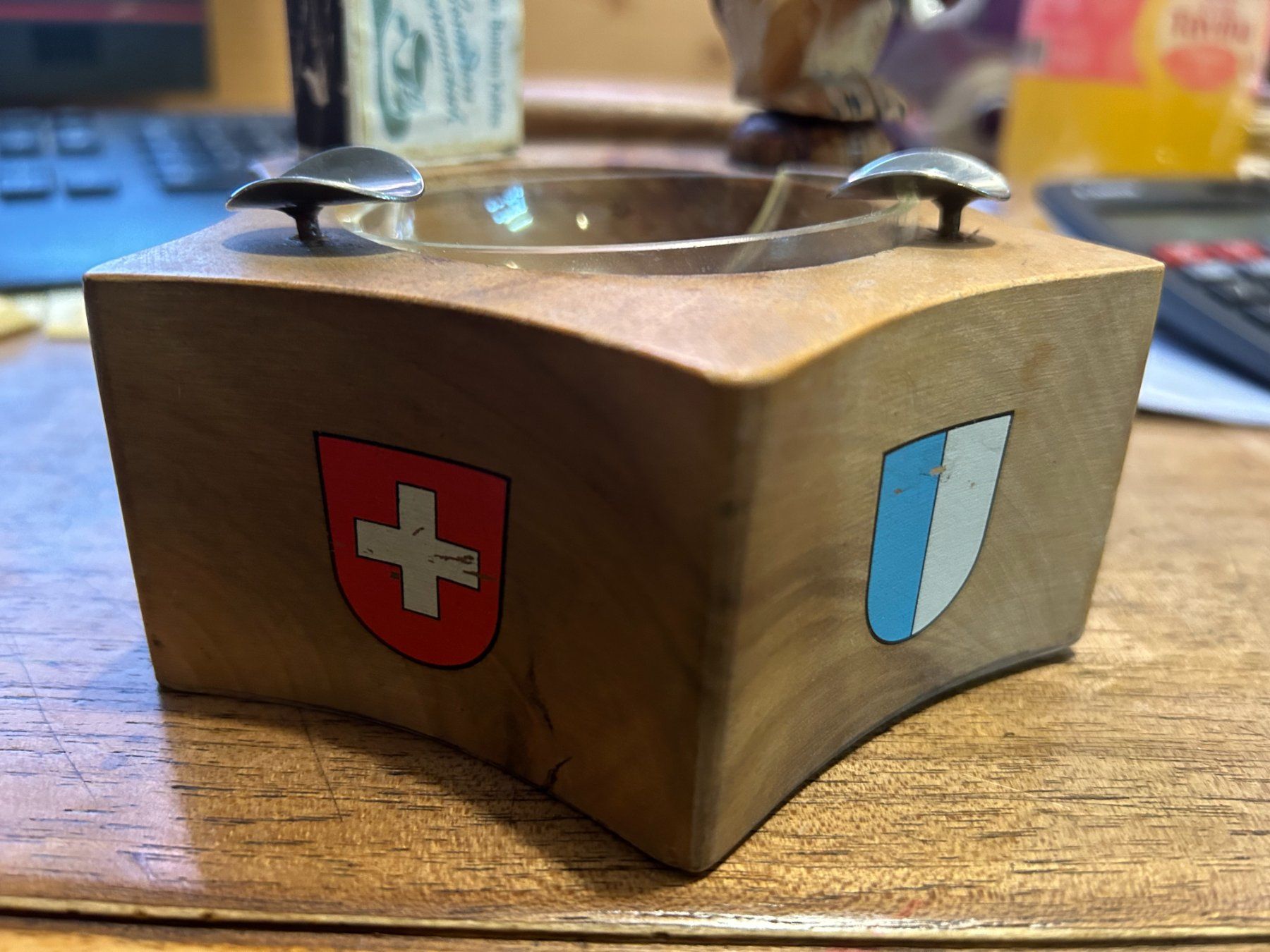 Portacenere: Aschenbecher, mit Eichhörnchen aus Holz – Usato da Koblenz venduto da Forellenteich 4