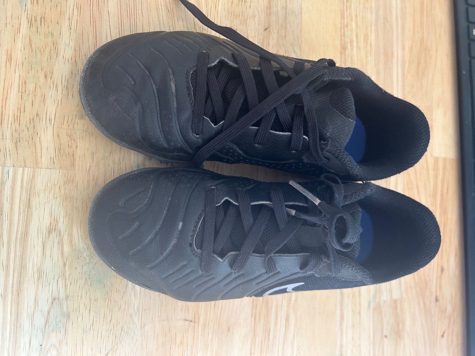 Scarpe per ragazzi: Chaussures gym nike – Usato da La Neuveville venduto da Almandina