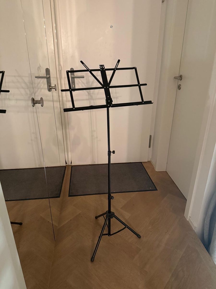 Supporti per strumenti musicali & leggii: Music notes stand – Usato da Vessy venduto da rijl