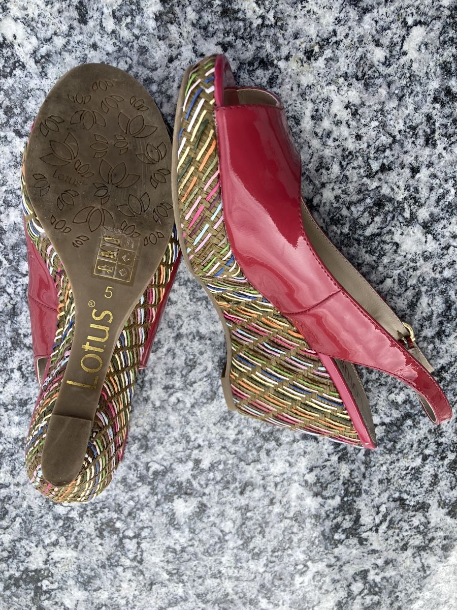 Scarpe da donna: Sandalette mit Keilabsatz – Nuovo (secondo la descrizione) da Bäriswil BE venduto da lilaviola 1