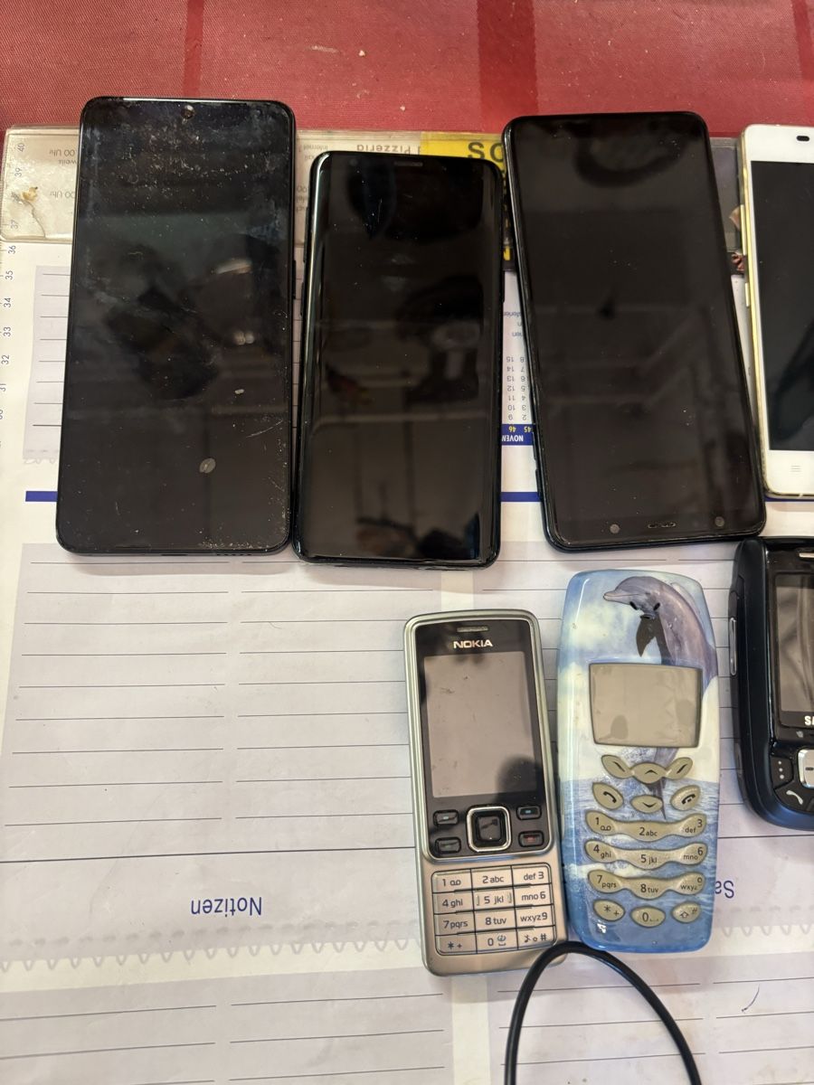 Telefoni cellulari / Smartphones: Diverse alte Handys – Usato da Chur venduto da Diversico2010 1