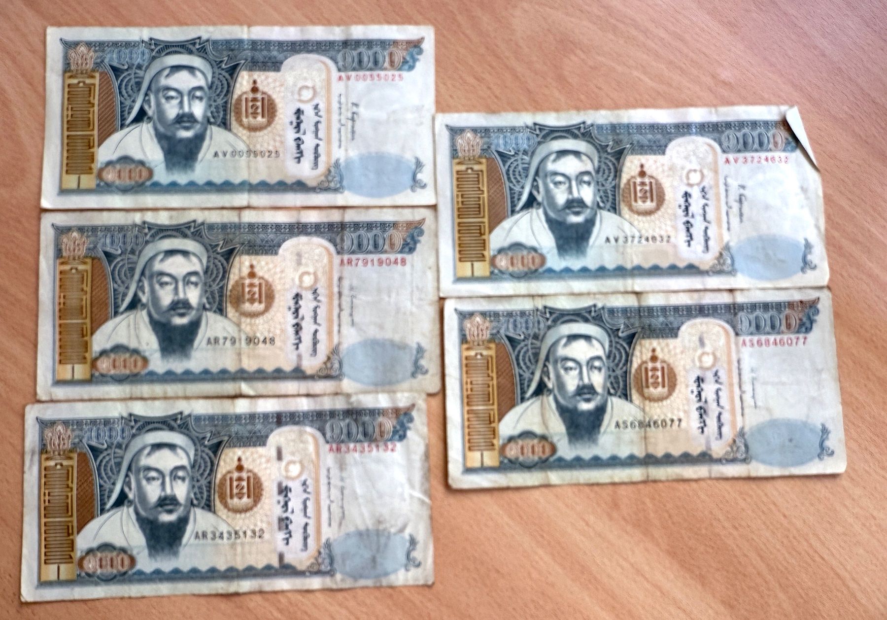 Banconote: 20 Billets de banque argentins, mongols etc – Usato da Veyrier venduto da Szurkemaci 4