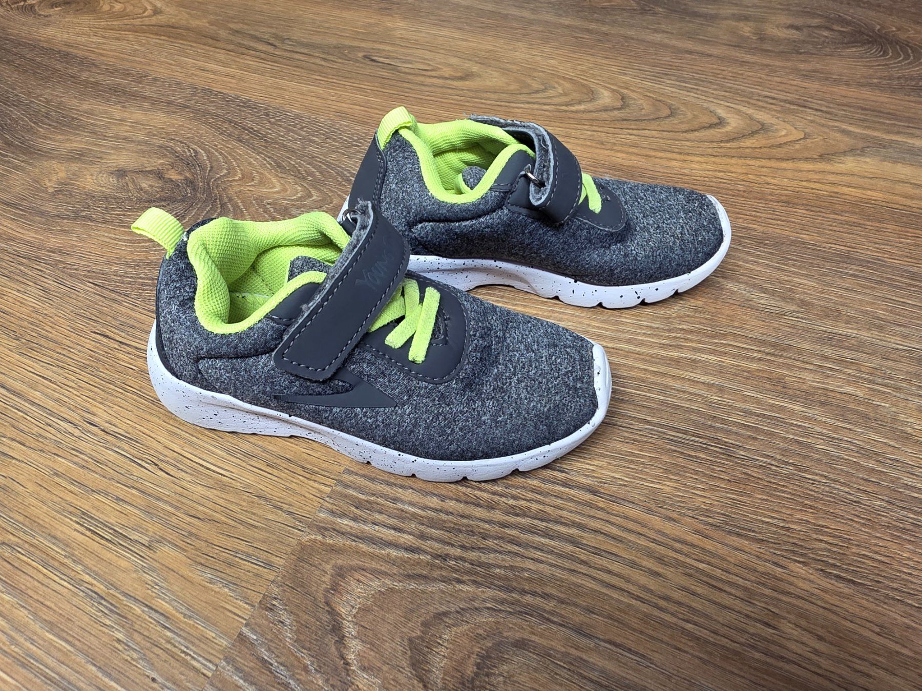 Schuhe für Jungen: Sneaker, Turnschuhe Gr. 28 – Gebraucht aus Nebikon von Japostyle